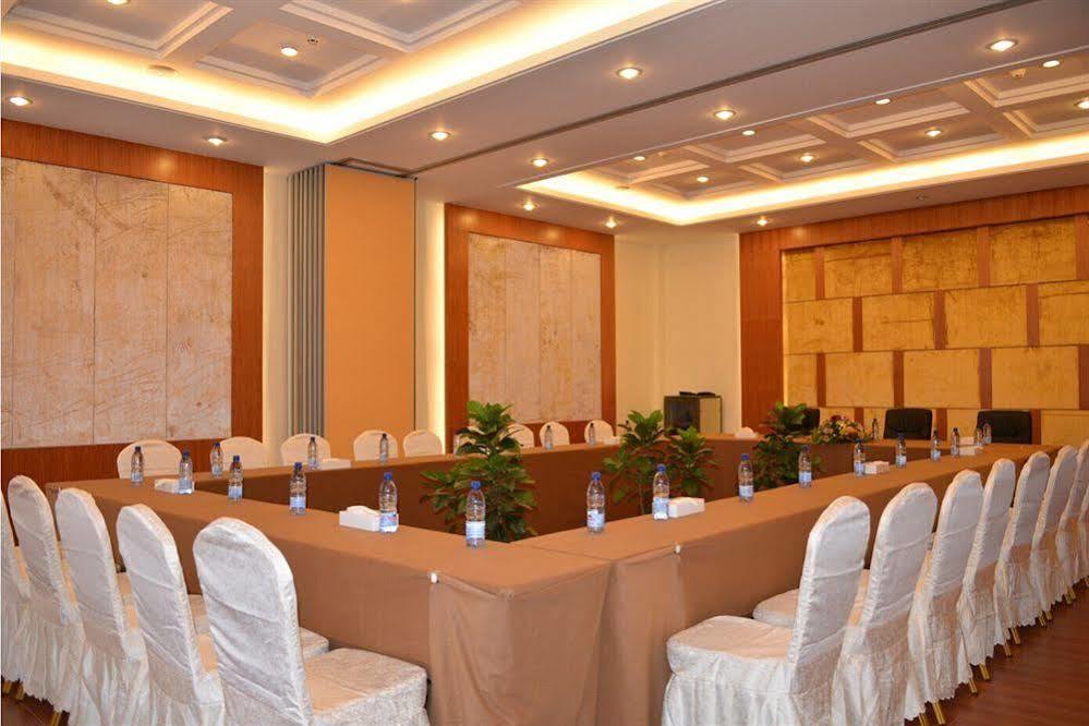 Golden Peacock Resort Hotel Beira Esterno foto